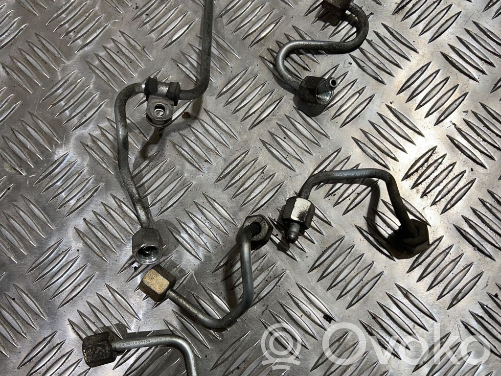 Volkswagen PASSAT B7 Conductă alimentare injectoare 