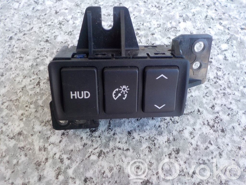Mazda CX-30 Tailgate/trunk/boot open switch 