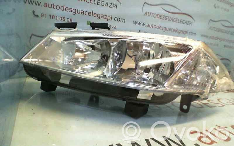 Renault Megane II Lampa przednia 