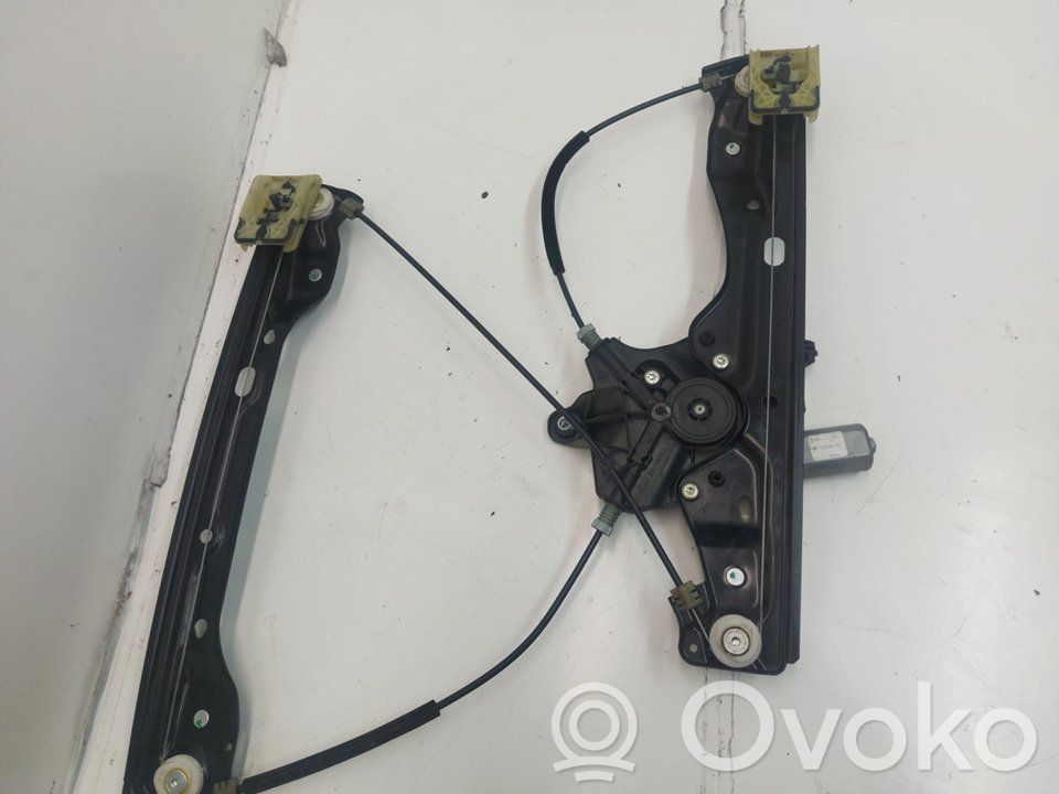 Opel Astra K priekšējo durvju stikls (četrdurvju mašīnai) 