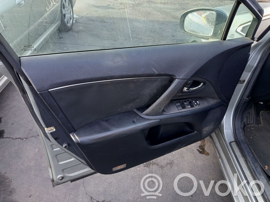 Toyota Avensis T250 Pagrindinis priekinių durų stiklas (keturdurio) 