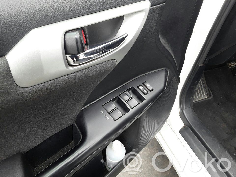 Lexus CT 200H Szyba drzwi przednich 
