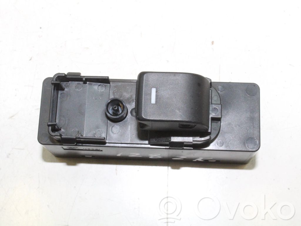 Electric window control switch   KA1H66380,5AB007ED03