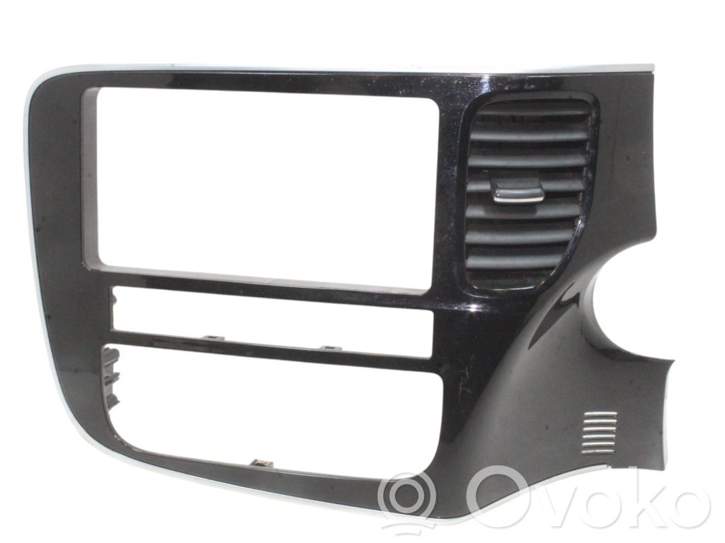 Mitsubishi Outlander Radio/GPS head unit trim 