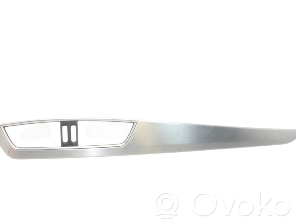 Mercedes-Benz C W204 Ornament bord 