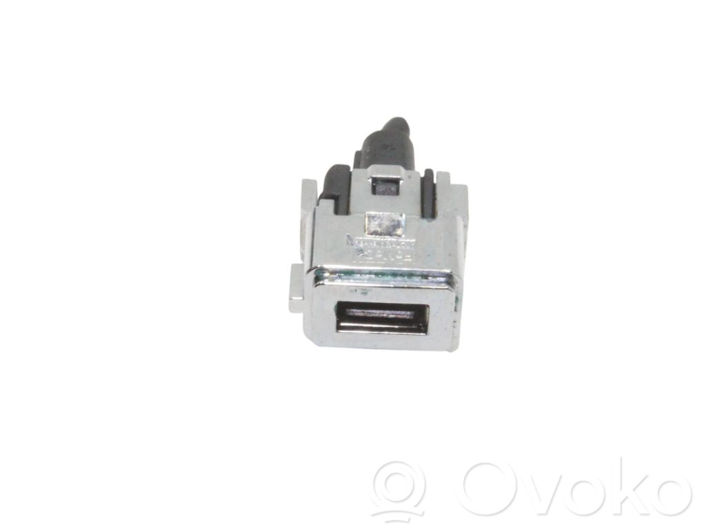 Enchufe conector USB   AM2T19A164BB