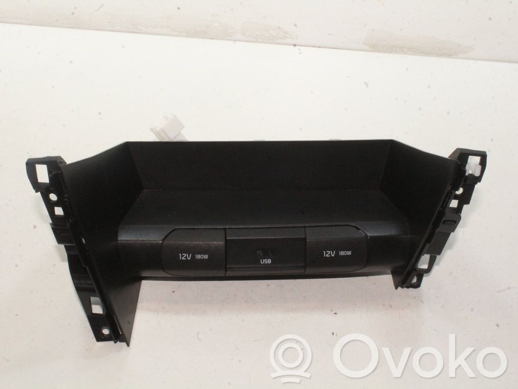 KIA Xceed USB socket connector 