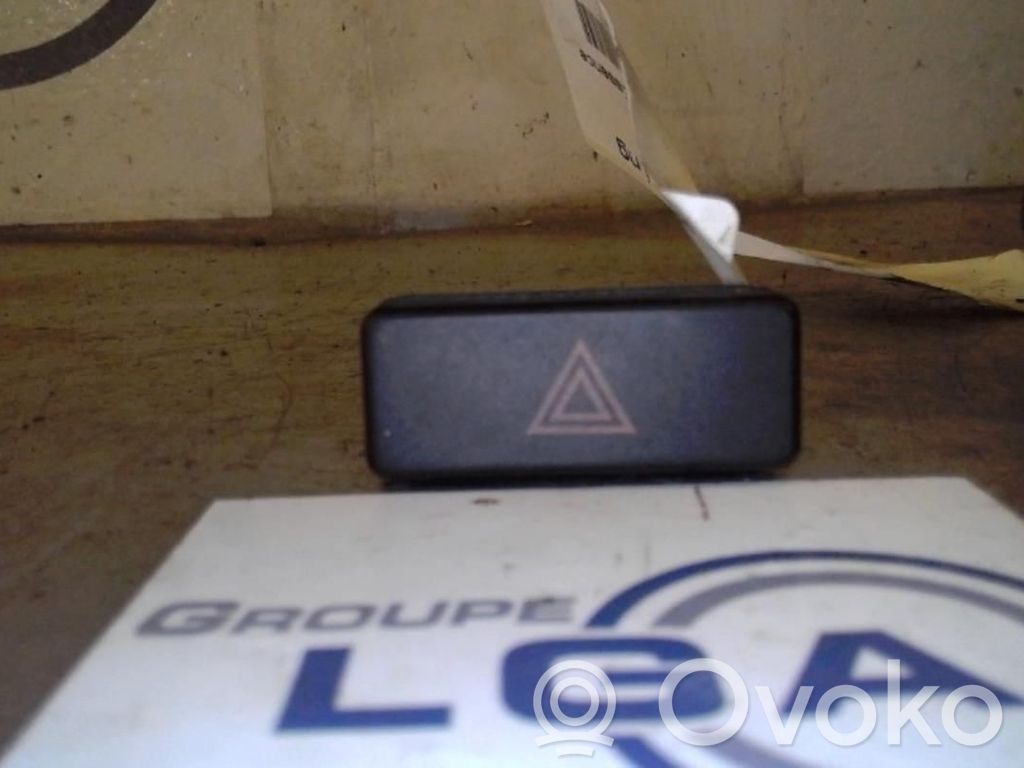 Botón interruptor de luz de peligro   61311374220
