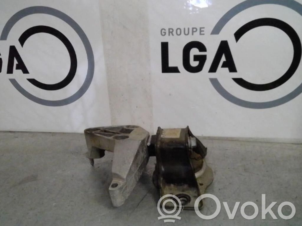 Renault Kangoo II Engine mount bracket 
