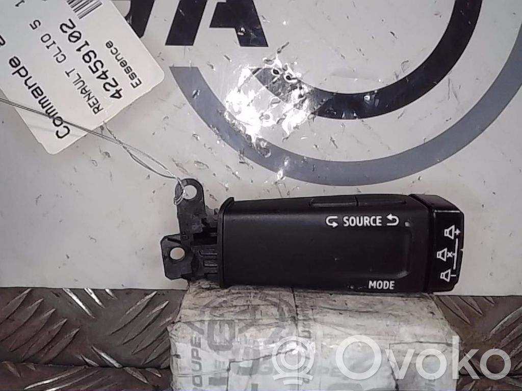 Renault Clio V Head unit multimedia control 