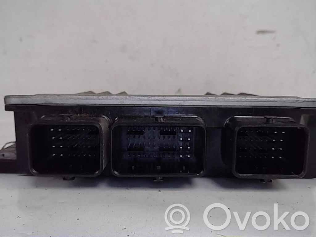 Dacia Sandero Engine control unit/module 