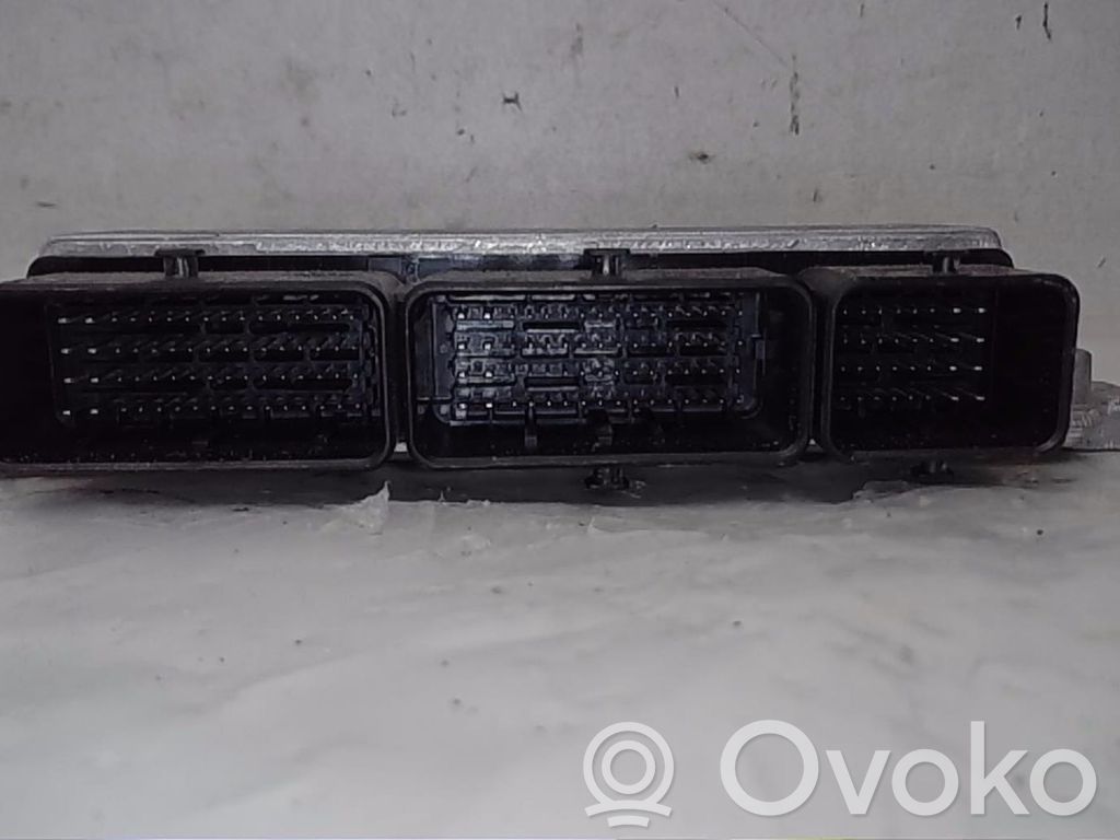 Dacia Sandero Engine control unit/module 