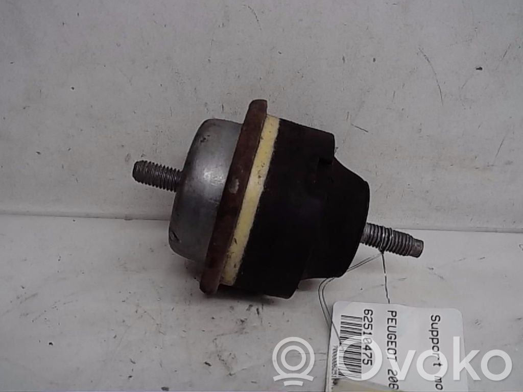 Peugeot 206+ Engine mount bracket 