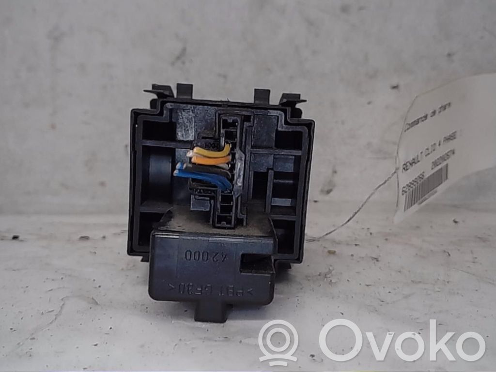 Renault Clio IV Light switch 