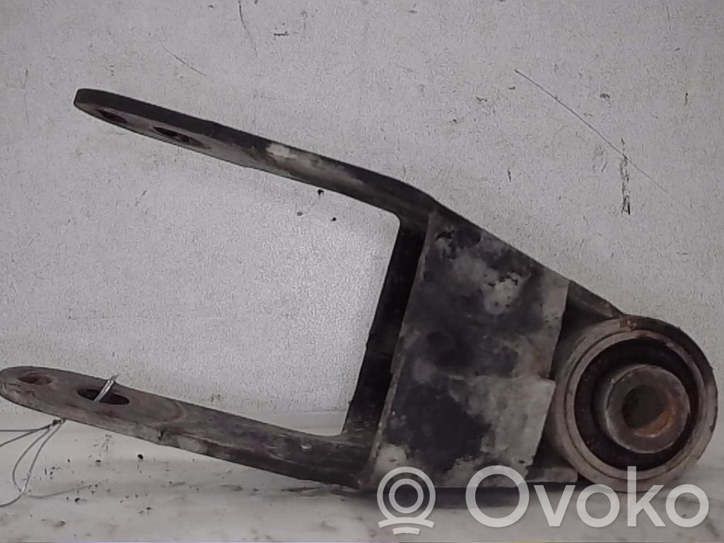 Peugeot 206 Engine mount bracket 