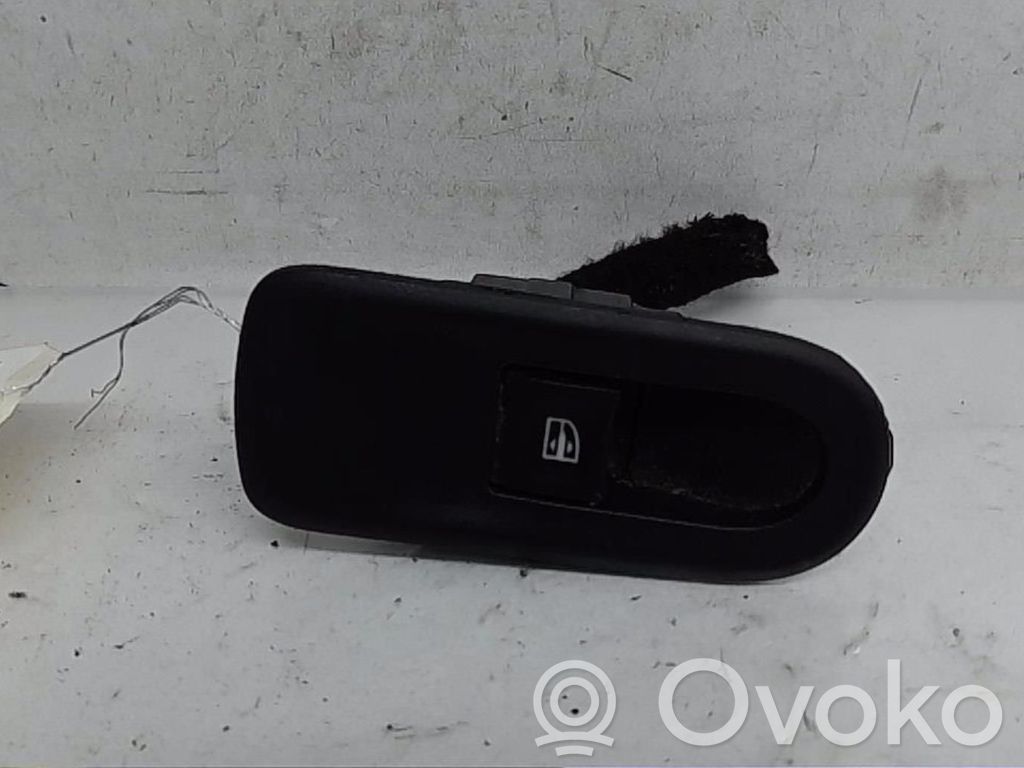 Electric window control switch   8200467835