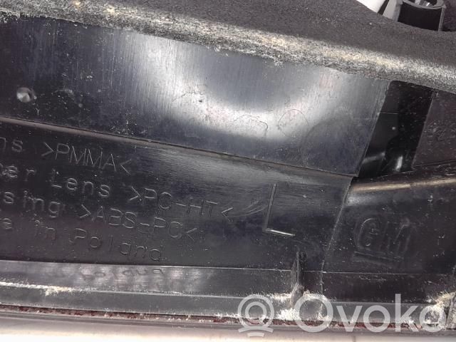 Opel Astra J Aizmugurējais lukturis pārsegā 