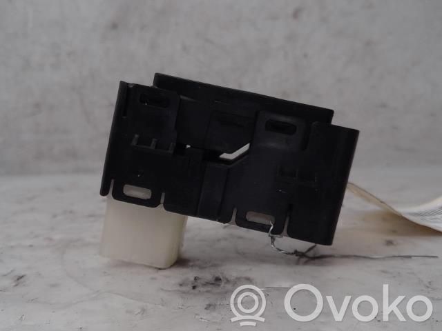 Electric window control switch   68018920AA