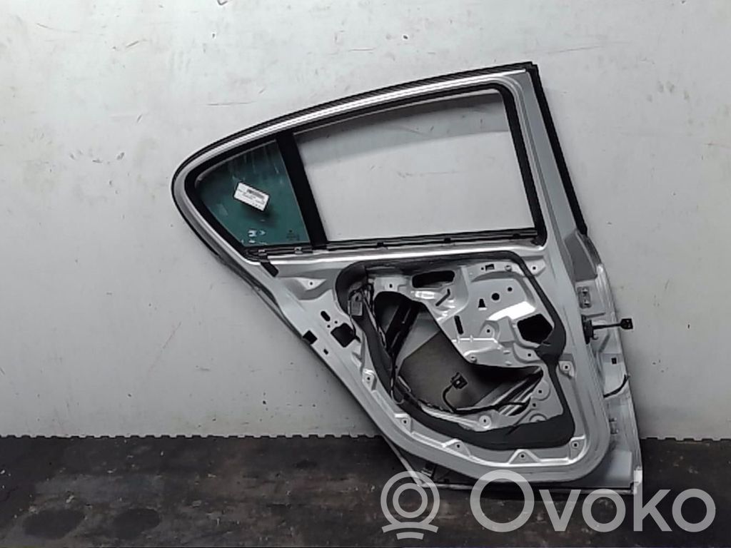 Aizmugurējās durvis   41525A2A383
