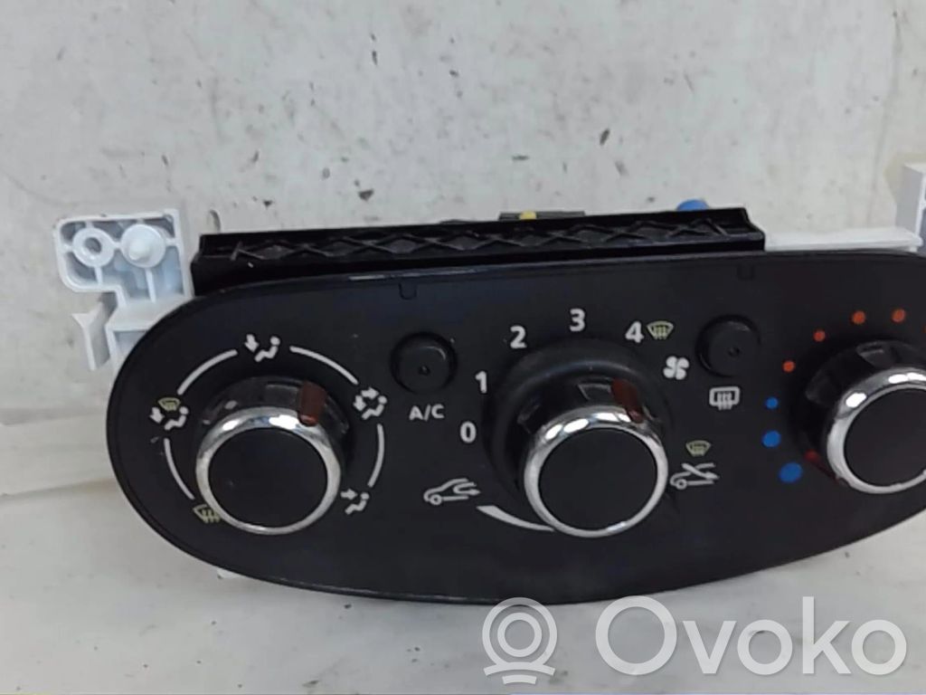 Dacia Duster Climate control unit 