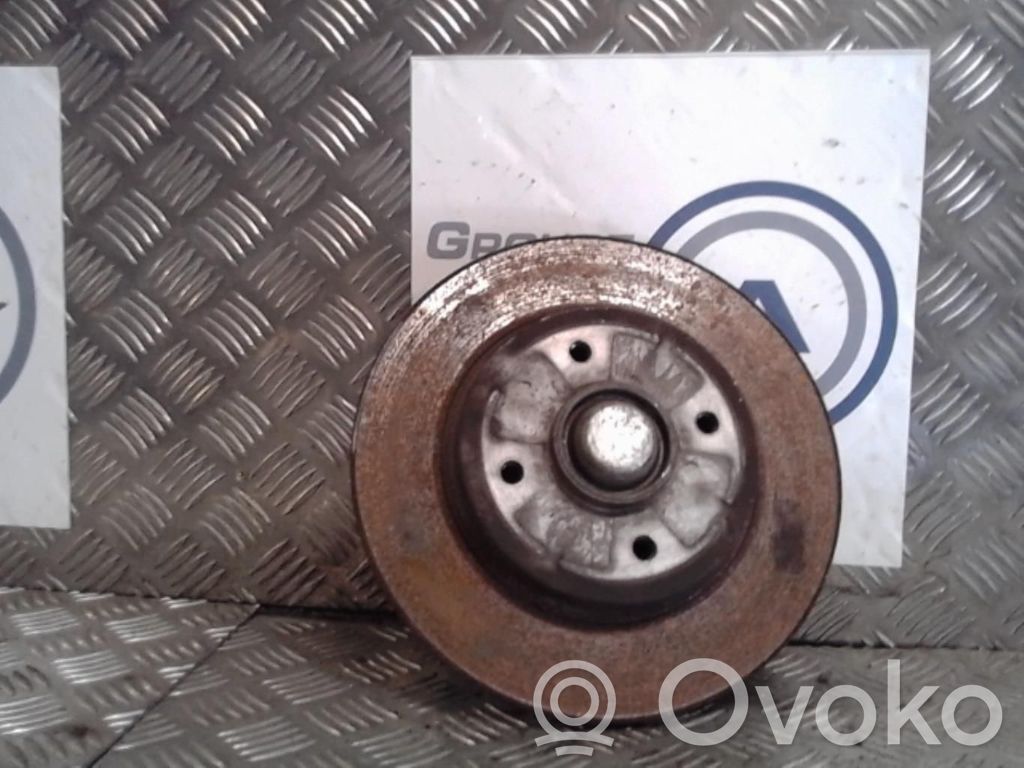 Citroen C4 Grand Picasso Cubo de rueda trasera 