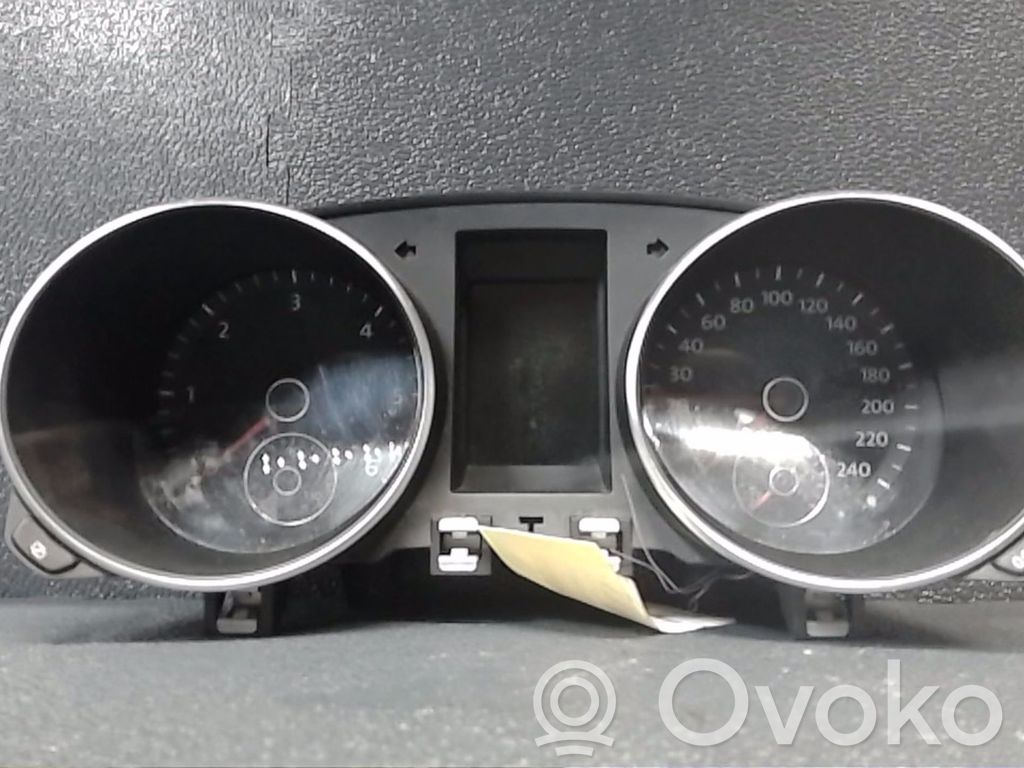 Volkswagen Golf VI Speedometer (instrument cluster) 