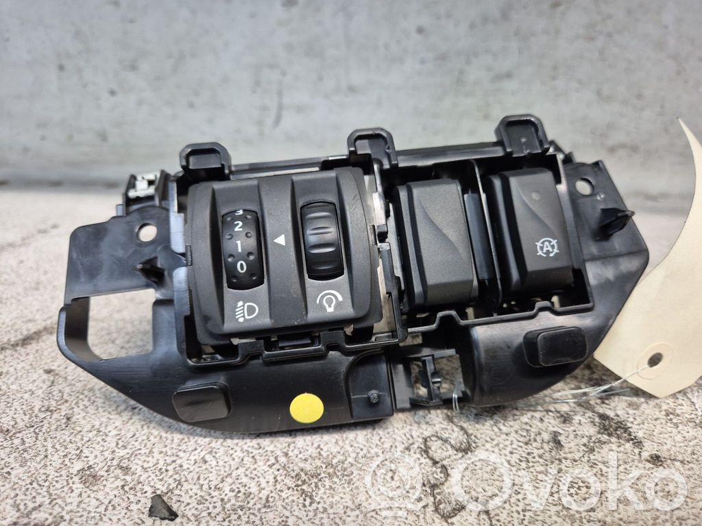 Renault Clio IV Light switch 