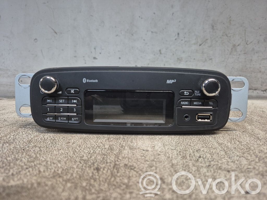 Renault Clio IV Radio/CD/DVD/GPS head unit 