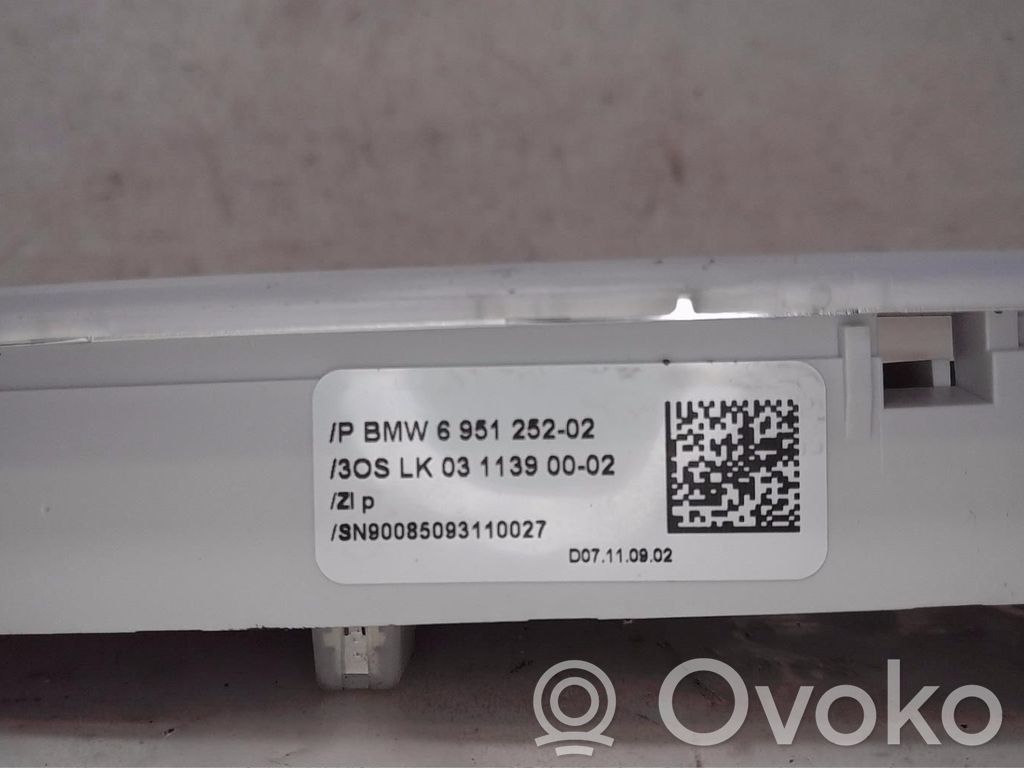Etuistuimen valo   6951252