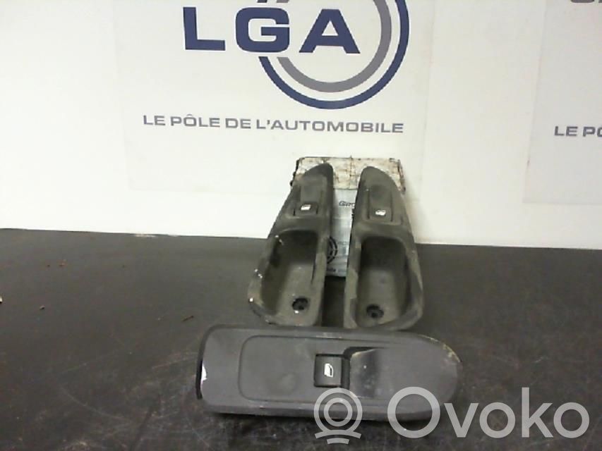 Peugeot 308 Electric window control switch 