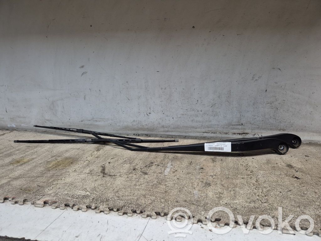 Citroen Jumpy Front wiper blade arm 