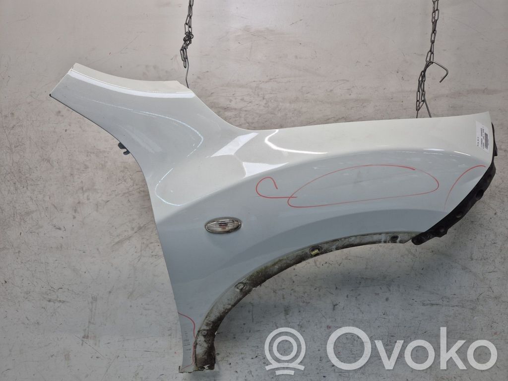 Nissan Juke I F15 Błotnik przedni 