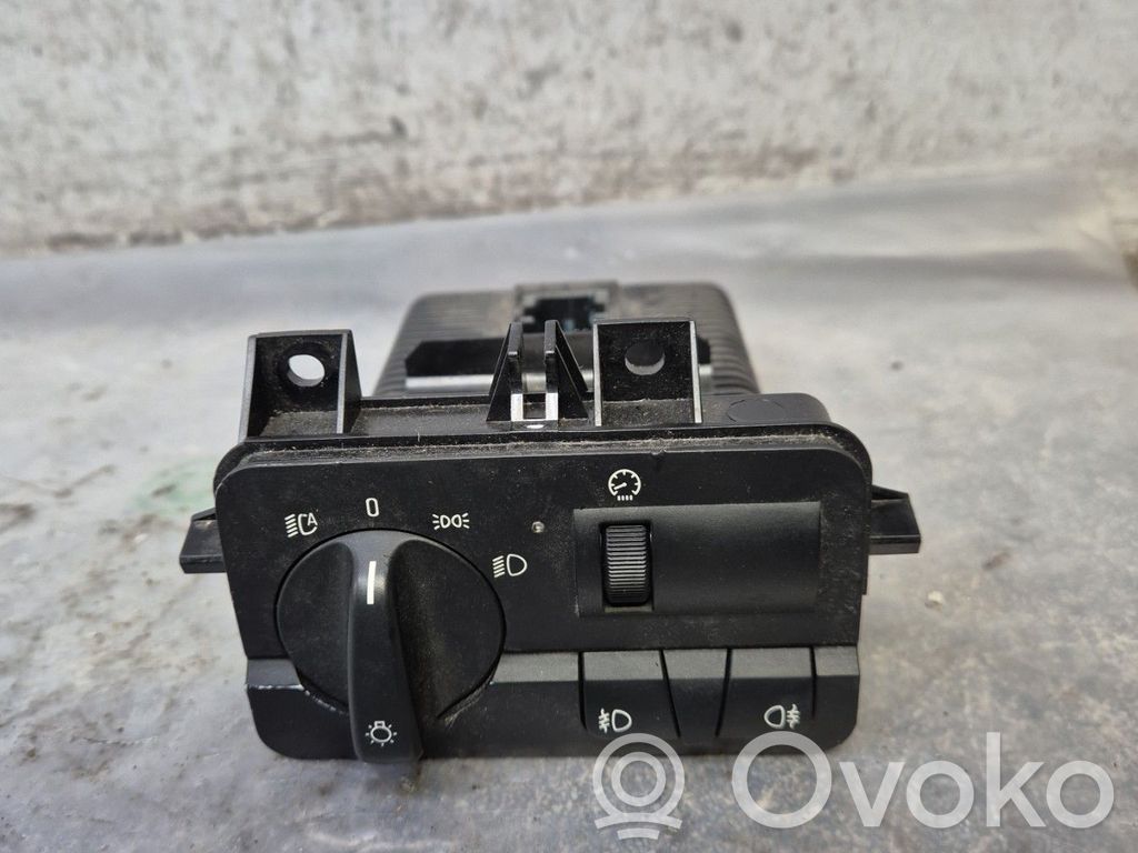 Light switch   61316911646