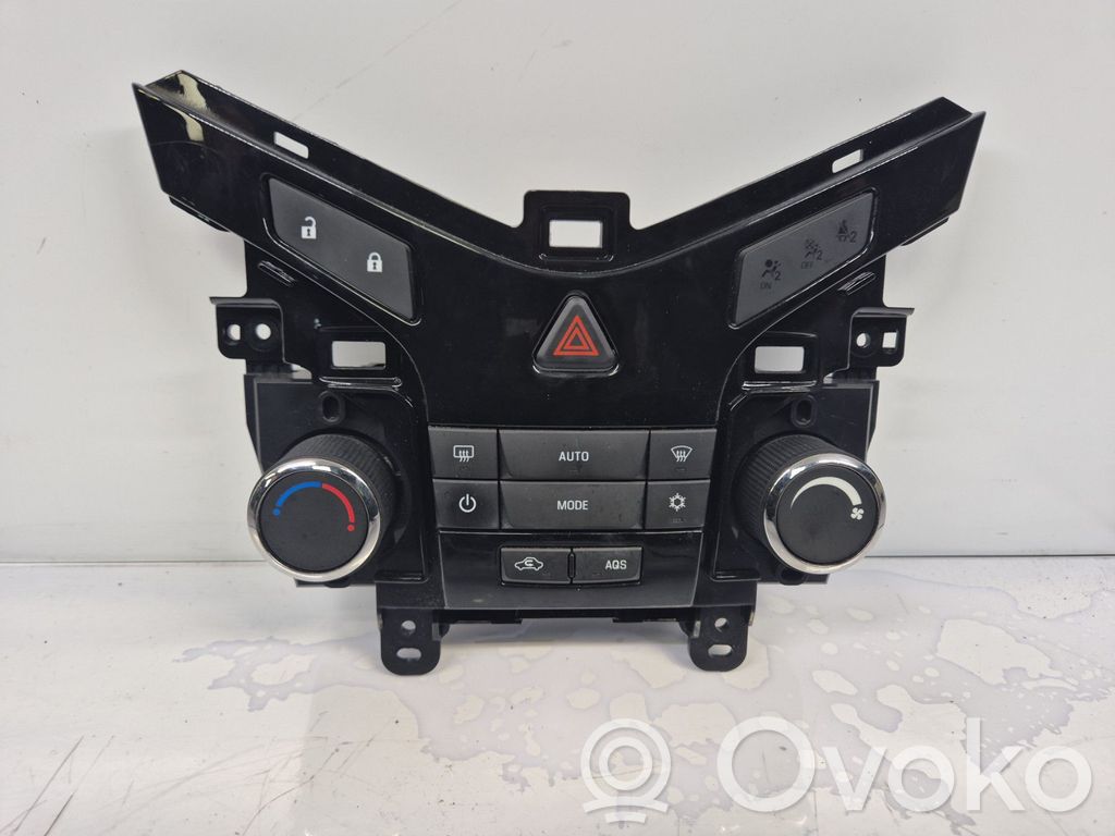 Chevrolet Cruze Climate control unit 