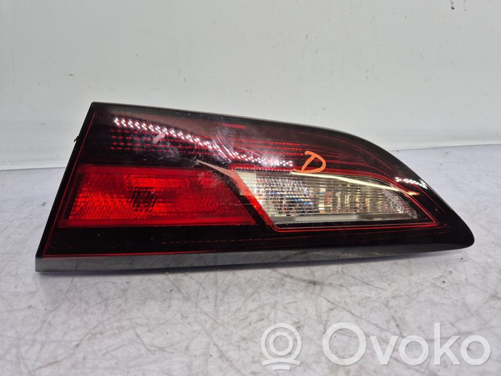 Opel Astra K Lampă spate în capacul portbagajului 