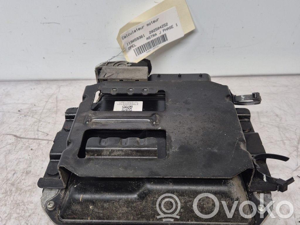 Opel Astra J Engine control unit/module 