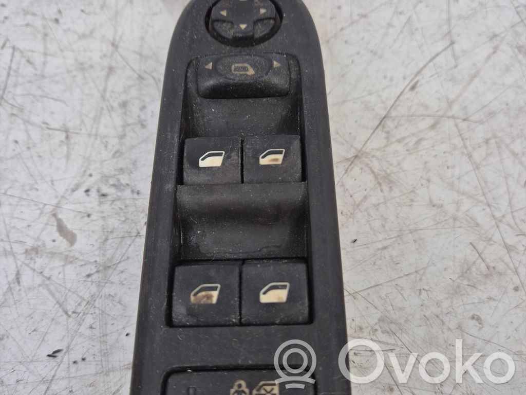 Peugeot 308 Electric window control switch 