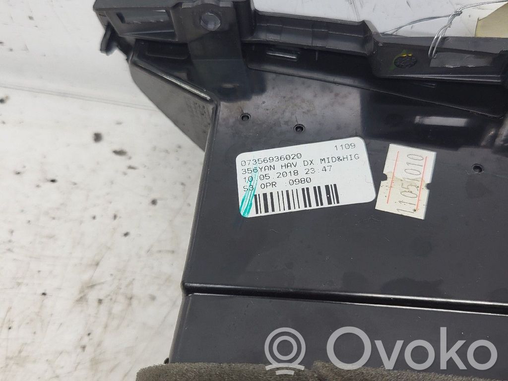 Fiat Tipo Dysze / Kratki środkowego nawiewu deski rozdzielczej 