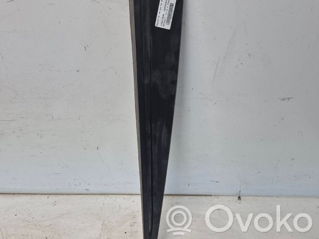 Renault Clio IV Rivestimento della portiera anteriore (modanatura) 