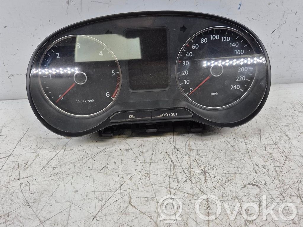 Volkswagen Polo V 6R Tachimetro (quadro strumenti) 