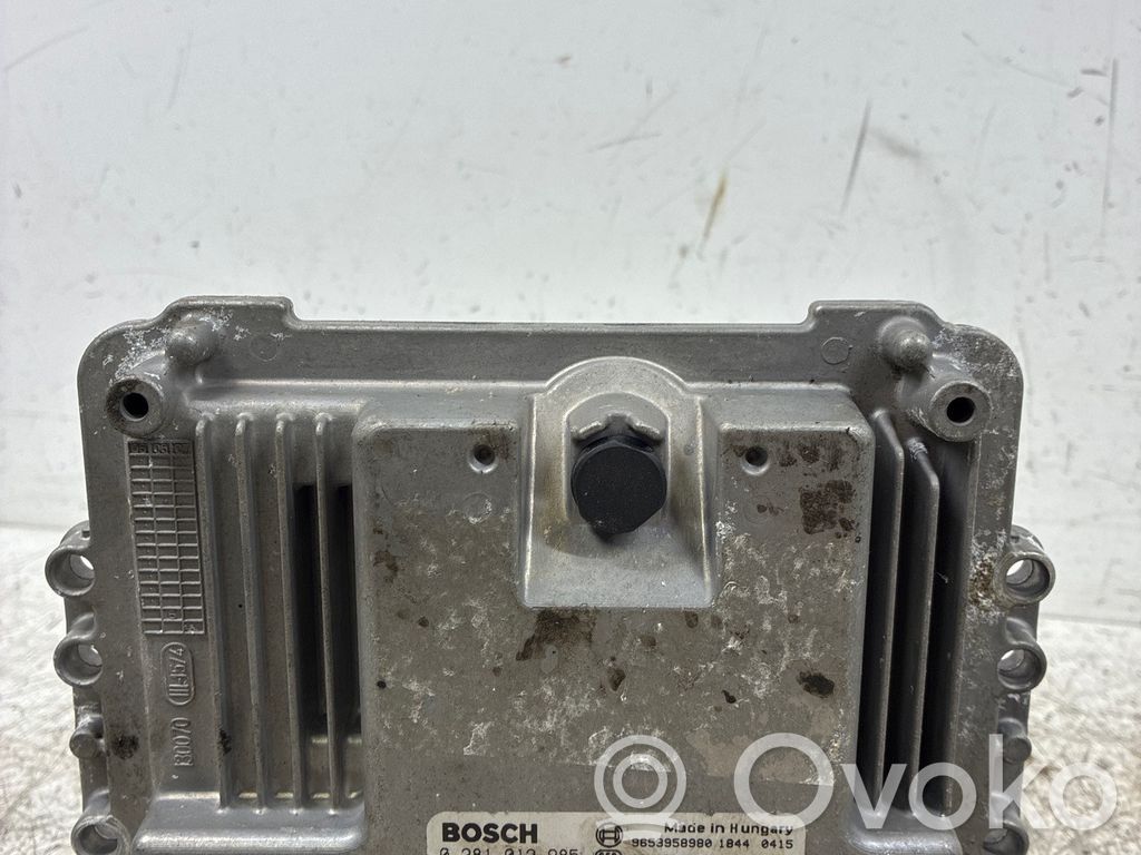 Citroen C4 I Moottorin ohjainlaite/moduuli 