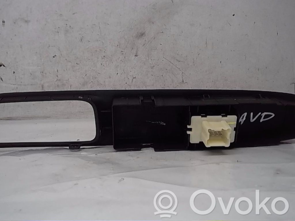 Renault Clio IV Interruttore di controllo dell’alzacristalli elettrico 