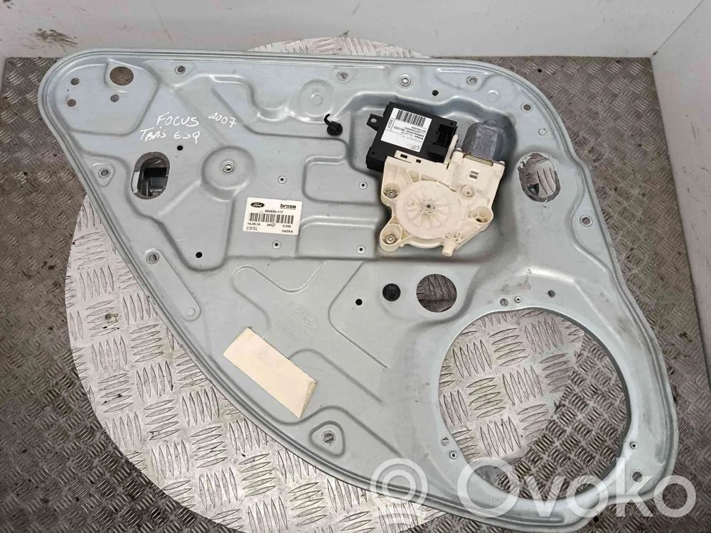 Ford Focus Ręczny podnośnik szyby drzwi tylnych 