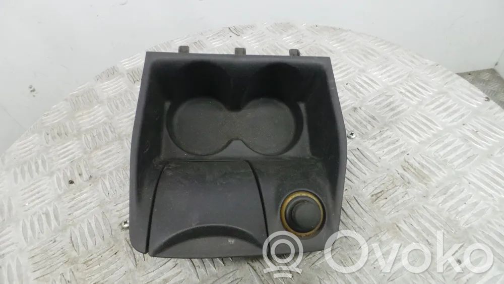 Renault Clio II Auton tuhkakupin kehys 