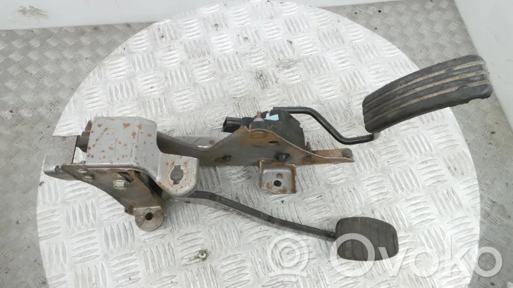 Renault Clio III Kaasupolkimen asentoanturi 