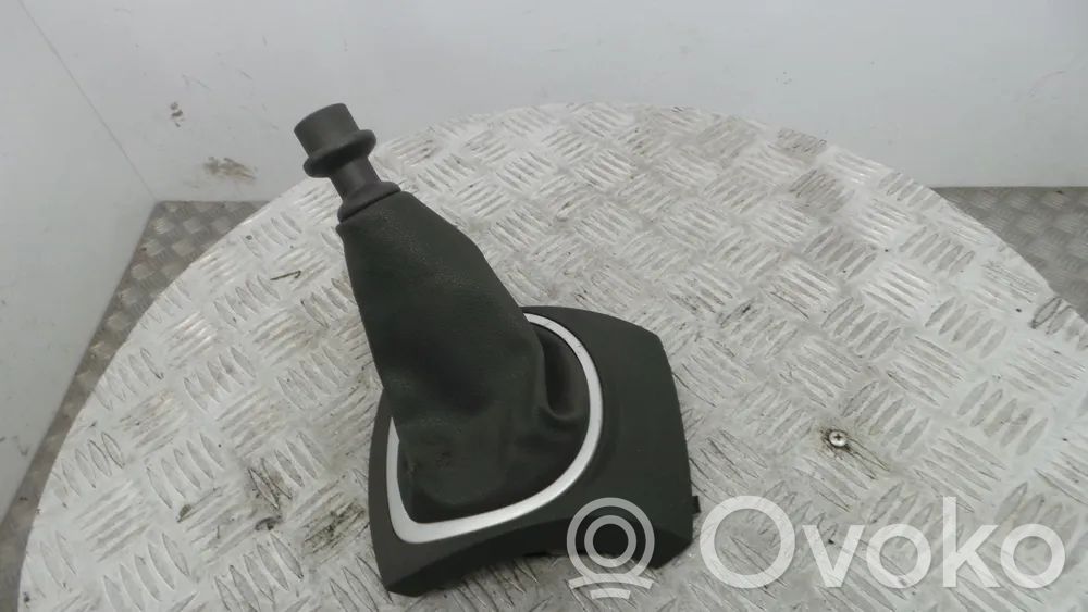 Renault Clio III Revêtement pommeau de levier de vitesses cuir 