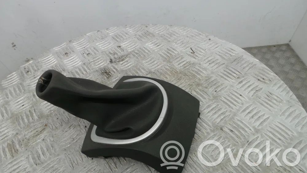 Renault Clio III Revêtement pommeau de levier de vitesses cuir 