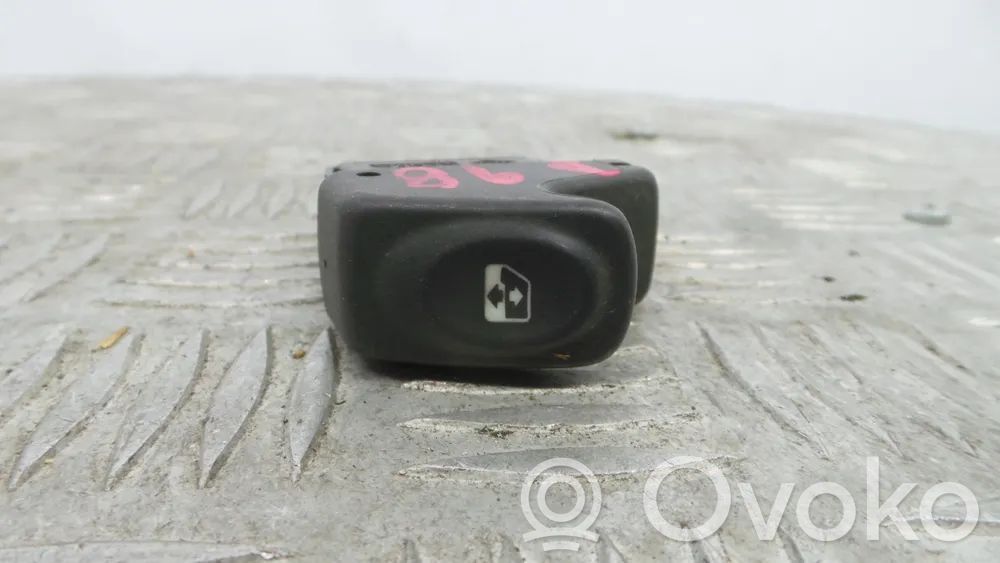 Renault Clio II Front door window switch trim 