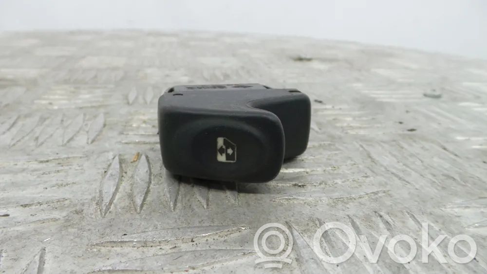Renault Clio II Front door window switch trim 