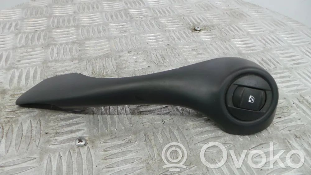 Renault Clio III Front door window switch trim 